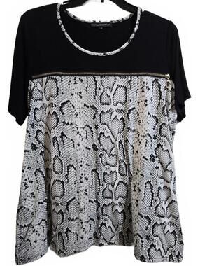 Full Figured Fashionista Black and Snake Print Top with Zip Detail Plus Size 1X